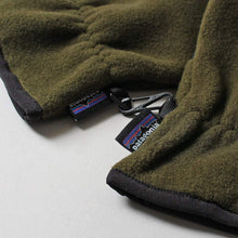Load image into Gallery viewer, Patagonia Synchilla Fleece Gloves